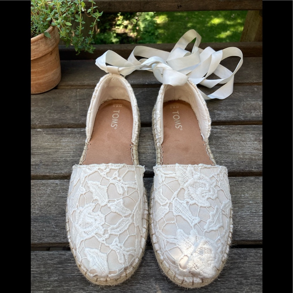 Toms Lace Espadrilles with ankle ties. 8.5 Excellent condition. Worn once